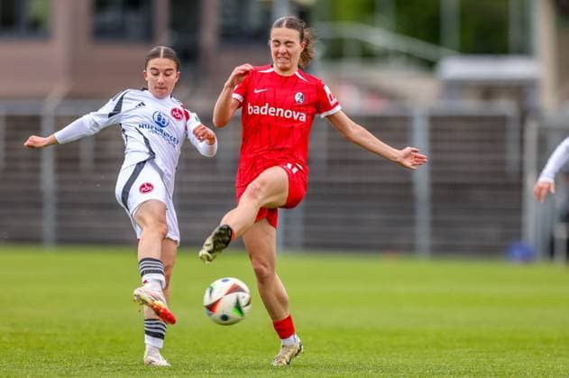 GER, Freiburg, SC Freiburg II vs FC Nürnberg, 2 Frauen Bundesliga, Fußball, DFB, Spielzeit 2024 2025, Möslestadion, 22 Spieltag, im Bild v l Marina Scholz FC Nürnberg 7 , Nora Scherer SC Freiburg II 11 DFB DFL REGULATIONS PROHIBIT ANY USE OF PHOTOGRAPHS AS IMAGE SEQUENCES AND OR QUASI VIDEO, 20 04 2025, Copyright: HMBxMedia HendrikxHamelau