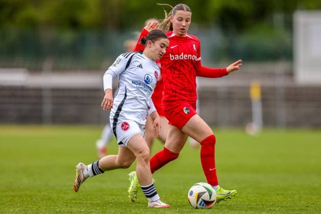 GER, Freiburg, SC Freiburg II vs FC Nürnberg, 2 Frauen Bundesliga, Fußball, DFB, Spielzeit 2024 2025, Möslestadion, 22 Spieltag, im Bild v l Marina Scholz FC Nürnberg 7 , Zoe Schick SC Freiburg II 8 DFB DFL REGULATIONS PROHIBIT ANY USE OF PHOTOGRAPHS AS IMAGE SEQUENCES AND OR QUASI VIDEO, 20 04 2025, Copyright: HMBxMedia HendrikxHamelau