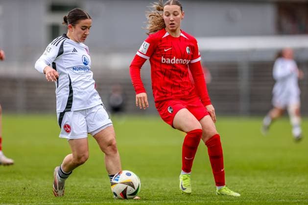 GER, Freiburg, SC Freiburg II vs FC Nürnberg, 2 Frauen Bundesliga, Fußball, DFB, Spielzeit 2024 2025, Möslestadion, 22 Spieltag, im Bild v l Marina Scholz FC Nürnberg 7 , Zoe Schick SC Freiburg II 8 DFB DFL REGULATIONS PROHIBIT ANY USE OF PHOTOGRAPHS AS IMAGE SEQUENCES AND OR QUASI VIDEO, 20 04 2025, Copyright: HMBxMedia HendrikxHamelau