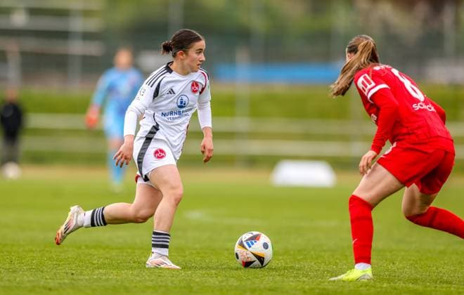 GER, Freiburg, SC Freiburg II vs FC Nürnberg, 2 Frauen Bundesliga, Fußball, DFB, Spielzeit 2024 2025, Möslestadion, 22 Spieltag, im Bild v l Marina Scholz FC Nürnberg 7 , Zoe Schick SC Freiburg II 8 DFB DFL REGULATIONS PROHIBIT ANY USE OF PHOTOGRAPHS AS IMAGE SEQUENCES AND OR QUASI VIDEO, 20 04 2025, Copyright: HMBxMedia HendrikxHamelau