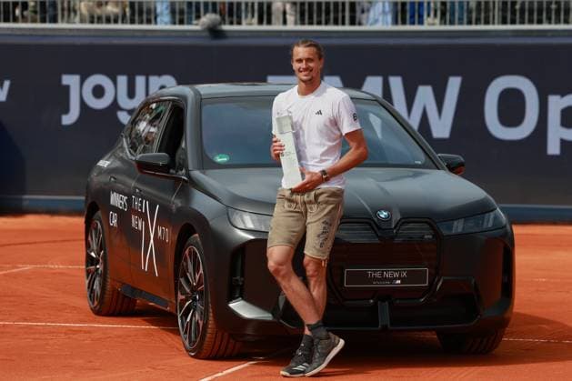 Alexander Zverev with trophy and winning car, award ceremony, presentation Copyright: xJuergenxHasenkopfx