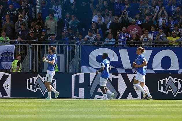 20 04 2025, xrekx, Fußball 2 Bundesliga, SV Darmstadt 98 Hannover 96 v l Torjubel nach dem Tor zum 3 1 celebrating the goal celebrate durch Fraser Hornby SV Darmstadt 98 DFL DFB REGULATIONS PROHIBIT ANY USE OF PHOTOGRAPHS as IMAGE SEQUENCES and or QUASI VIDEO Darmstadt