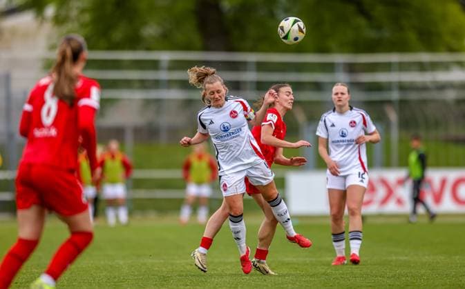 GER, Freiburg, SC Freiburg II vs FC Nürnberg, 2 Frauen Bundesliga, Fußball, DFB, Spielzeit 2024 2025, Möslestadion, 22 Spieltag, im Bild v l Luisa Guttenberger FC Nürnberg 4 , Nora Scherer SC Freiburg II 11 DFB DFL REGULATIONS PROHIBIT ANY USE OF PHOTOGRAPHS AS IMAGE SEQUENCES AND OR QUASI VIDEO, 20 04 2025, Copyright: HMBxMedia HendrikxHamelau