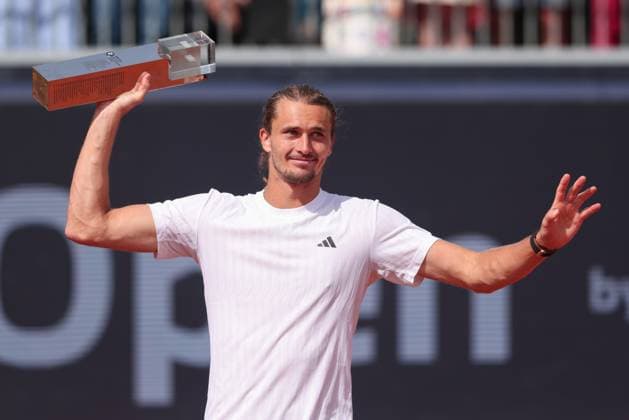 Alexander Zverev with the trophy, Award ceremony, Presentation Tennis BMW Open 2025 ATP 500 MTTC Iphitos Munich Germany April 20, 2025 Copyright: xJuergenxHasenkopfx
