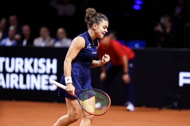 In the picture Jasmine Paolini ITA semi-final Aryna Sabalenka vs Jasmine Paolini ITA GER, Porsche Tennis Grand Prix GP Stuttgart 2025, WTA500, 20 04 2025 GER, Porsche Tennis Grand Prix GP Stuttgart 2025, WTA500, 20 04 2025 Stuttgart Copyright: xEibner-Pressefoto RogerxBuerkex EP
