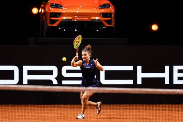 In the picture Jasmine Paolini ITA semi-final Aryna Sabalenka vs Jasmine Paolini ITA GER, Porsche Tennis Grand Prix GP Stuttgart 2025, WTA500, 20 04 2025 GER, Porsche Tennis Grand Prix GP Stuttgart 2025, WTA500, 20 04 2025 Stuttgart Copyright: xEibner-Pressefoto RogerxBuerkex EP