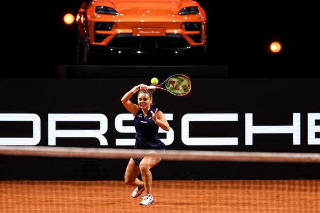 In the picture Jasmine Paolini ITA semi-final Aryna Sabalenka vs Jasmine Paolini ITA GER, Porsche Tennis Grand Prix GP Stuttgart 2025, WTA500, 20 04 2025 GER, Porsche Tennis Grand Prix GP Stuttgart 2025, WTA500, 20 04 2025 Stuttgart Copyright: xEibner-Pressefoto RogerxBuerkex EP