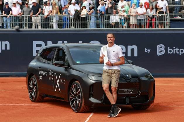 Alexander Zverev with trophy and winning car, Award ceremony, Presentation Tennis BMW Open 2025 ATP 500 MTTC Iphitos Munich Germany April 20, 2025 Copyright: xJuergenxHasenkopfx