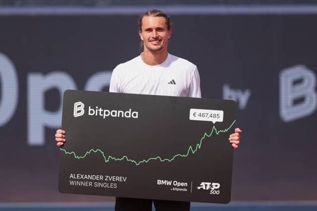 Winner Alexander Zverev holds the winners check, Award ceremony, Presentation Tennis BMW Open 2025 ATP 500 MTTC Iphitos Munich Germany April 20, 2025 Copyright: xJuergenxHasenkopfx
