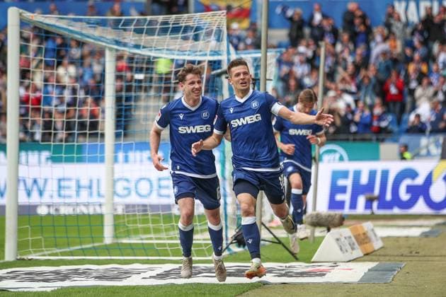 Marvin Wanitzek Karlsruher SC, 10 together with Leon Jensen Karlsruher SC, 06 after the goal to 1 0, Karlsruher SC vs SpVgg Greuther Fuerth, 2 Bundesliga, Matchday 30, 2024 2025, 20 04 2025, DFL REGULATES PROHIBIT ANY USE OF PHOTOGRAPHS AS IMAGE SEQUENCES AND OR QUASI VIDEO, Karlsruher SC vs SpVgg Greuther Fuerth, 2 Bundesliga, Matchday 30, 2024 2025, 20 04 2025 Karlsruhe Copyright: xEibner-Pressefoto JanxPrihodax EP_JPA