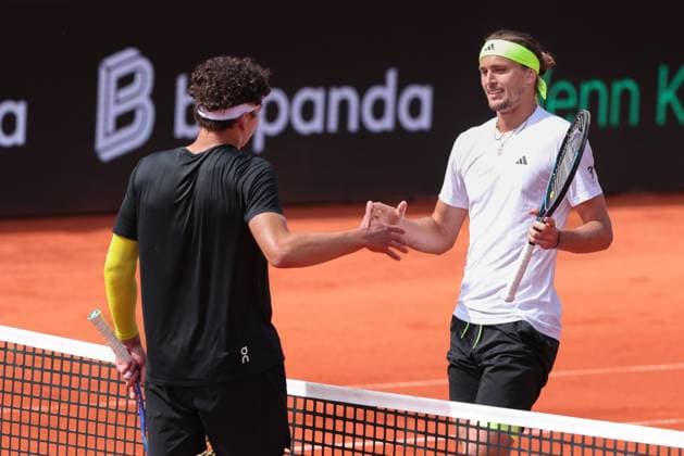 L R Ben Shelton congratulates the winner Alexander Zverev, Singles, Men s Singles, Final, Final Tennis BMW Open 2025 ATP 500 MTTC Iphitos Munich Germany April 20, 2025 Copyright: xJuergenxHasenkopfx