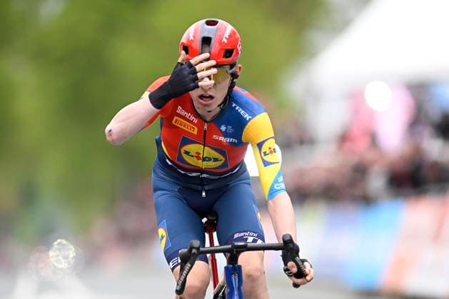 Amstel Gold Race 2025 cycling race VALKENBURG, THE NETHERLANDS - APRIL 20 : Skjelmose Mattias (DEN) of Lidl - Trek wins during the Men Elite UCI World Tour 59th Amstel Gold Race cycling race with start in Maastricht and finish in Valkenburg (255,9 km) on April 20, 2025 in Valkenburg, The Netherlands, 20 04 2025 ( Motordriver Kenny Verfaillie & Valkenburg The Netherlands  Copyright: xNicoxVereeckenx