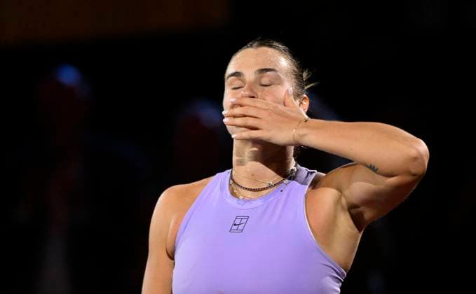 Aryna Sabalenka BLR jubilation, joy, emotion, emotional, cheers, happiness, happy, after winning the match and reaching the final gesture gesture hand kiss Flying Kiss Tennis Ladies Porsche Cup Porsche Tennis Grand Prix GP Stuttgart 2025 Porsche Arena 20 04 2024 DFL REGULATIONS PROHIBIT ANY USE OF PHOTOGRAPHS AS IMAGE SEQUENCES AND OR QUASI VIDEO Tennis Ladies Porsche Cup Porsche Tennis Grand Prix GP Stuttgart 2025