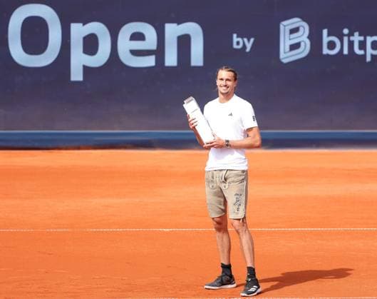 (250420) -- MUNICH, April 20, 2025 -- Alexander Zverev celebrates with the trophy during the awarding ceremony after the men s singles final between Alexander Zverev of Germany and Ben Shelton of the United States at the BMW Open 2025 in Munich, Germany, April 20, 2025. (Photo by Xinhua) (SP)GERMANY-MUNICH-TENNIS-BMW OPEN-MEN S SINGLES-FINAL PhilippexRuiz 