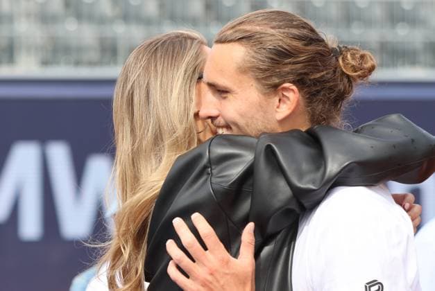 Sophia Thomalla congratulates her boyfriend, Alexander Zverev GER on his victory, Portrait, Award ceremony, Honoring, Tennis BMW Open by Bitpanda ATP 500 Final Singles Munich 20 04 2025 PHOTO Mladen Lackovic LakoPress