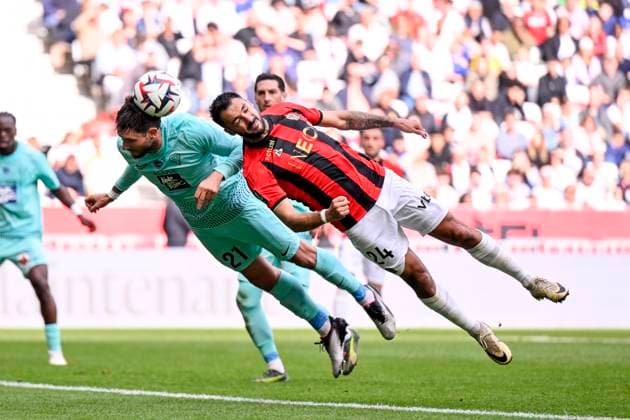 Sport Themen der Woche KW16 Sport Bilder des Tages FOOTBALL : OGC Nice vs Angers SCO - ligue 1 - 20 4 25 Nice™s forward 24 Gaetan Laborde and Angers™s defender 21 Jordan Lefort try to scores a goal - French L1 football match between OGC Nice (OGCN) and Angers SCO at Allianz Riviera stadium of Nice, on April 20, 2025. NICEFrance  Copyright: xfredxDIDES psnewzx