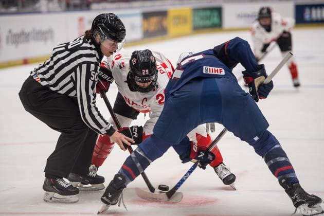 Marie-Philip Poulin of Canada, center, and Britta Curl of USA, right, in action during the Ice hockey, Eishockey IIHF Women s World Championship, WM, Weltmeisterschaft the gold medal match USA vs Canada, Ceske Budejovice, Czech Republic, April 20, 2025. (CTKxPhoto PetrxSkrivanek) CTKPhotoP2025042004467 CTKPhotoP2025042004467