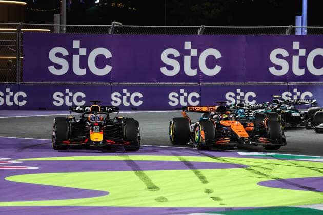 F1 - SAUDI ARABIAN GRAND PRIX 2025 01 VERSTAPPEN Max (nld), Red Bull Racing RB21, action, 81 PIASTRI Oscar (aus), McLaren F1 Team MCL39, action during the Formula 1 STC Saudi Arabian Grand Prix 2025, 5th round of the 2025 FIA Formula One World Championship, WM, Weltmeisterschaft from April 18 to 20, 2025 on the Jeddah Corniche Circuit, in Jeddah, Saudi Arabia - JeddahSaudi Arabia Copyright: xFLORENTxGOODENx