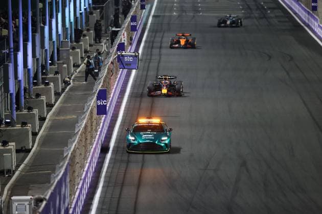 F1 - SAUDI ARABIAN GRAND PRIX 2025 Safety Car, 01 VERSTAPPEN Max (nld), Red Bull Racing RB21, action, 81 PIASTRI Oscar (aus), McLaren F1 Team MCL39, action during the Formula 1 STC Saudi Arabian Grand Prix 2025, 5th round of the 2025 FIA Formula One World Championship, WM, Weltmeisterschaft from April 18 to 20, 2025 on the Jeddah Corniche Circuit, in Jeddah, Saudi Arabia - JeddahSaudi Arabia Copyright: xXavixBonillax