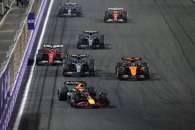 F1 - SAUDI ARABIAN GRAND PRIX 2025 16 LECLERC Charles (mco), Scuderia Ferrari SF-25, action, 63 RUSSELL George (gbr), Mercedes AMG F1 Team W16, action, 81 PIASTRI Oscar (aus), McLaren F1 Team MCL39, action, 01 VERSTAPPEN Max (nld), Red Bull Racing RB21, action during the Formula 1 STC Saudi Arabian Grand Prix 2025, 5th round of the 2025 FIA Formula One World Championship, WM, Weltmeisterschaft from April 18 to 20, 2025 on the Jeddah Corniche Circuit, in Jeddah, Saudi Arabia - JeddahSaudi Arabia Copyright: xXavixBonillax