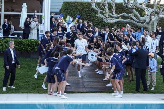 April 20, 2025, Barcelona, Barcelona, Spain: Holger Rune of Denmark is congratulated after winning the final tennis match of the Barcelona Open Banc Sabadell - Conde Godo 2025 Final Day 7 tennis final at the Real Club De Tenis Barcelona on April 20, 2025 in Barcelona, Spain. Barcelona Spain - ZUMAa181 20250420_zaa_a181_168 Copyright: xJavierxBorregox
