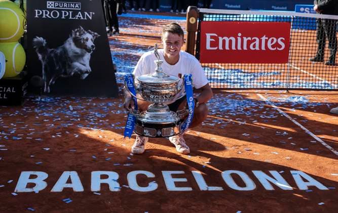 April 20, 2025, Barcelona, Barcelona, Spain: Holger Rune of Denmark poses with the trophy after winning the final tennis match of the Barcelona Open Banc Sabadell - Conde Godo 2025 Day 7 at the Real Club De Tenis Barcelona on April 20, 2025 in Barcelona, Spain. Barcelona Spain - ZUMAa181 20250420_zaa_a181_169 Copyright: xJavierxBorregox