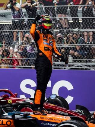 F1 - SAUDI ARABIAN GRAND PRIX 2025 PIASTRI Oscar (aus), McLaren F1 Team MCL39, portrait celebration victory during the Formula 1 STC Saudi Arabian Grand Prix 2025, 5th round of the 2025 FIA Formula One World Championship, WM, Weltmeisterschaft from April 18 to 20, 2025 on the Jeddah Corniche Circuit, in Jeddah, Saudi Arabia - JeddahSaudi Arabia  Copyright: xXavixBonillax