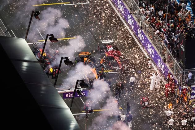 Sport Bilder des Tages F1 - SAUDI ARABIAN GRAND PRIX 2025 PIASTRI Oscar (aus), McLaren F1 Team MCL39, portrait celebration win during the Formula 1 STC Saudi Arabian Grand Prix 2025, 5th round of the 2025 FIA Formula One World Championship, WM, Weltmeisterschaft from April 18 to 20, 2025 on the Jeddah Corniche Circuit, in Jeddah, Saudi Arabia - JeddahSaudi Arabia  Copyright: xANTONINxVINCENTx
