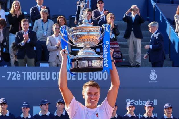 Barcelona open Banc Sabadell 2025, Real Club De Tennis Holger Rune of Denmark poses with the trophy after winning against Carlos Alcaraz of Spain in the Final Match during the Barcelona Open Banc Sabadell 2025 at Real Club De Tenis Barcelona on April 20, 2025 in Barcelona, Spain barcelona Real Club De Tenis Barcelona on catalunya spain Copyright: xYoussefxLoulidix