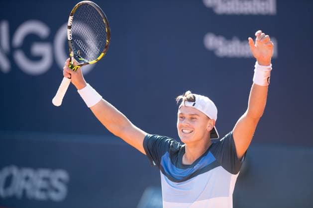 72 Barcelona Open Banc de Sabadell. Conde de Godo Trophy. Real Club de Tenis Barcelona. April 20,2025 72 Barcelona Open Banc de Sabadell. Conde de Godo Trophy. Real Club de Tenis Barcelona. Final. April 20,2025 Holger Runa after winning the final match between Carlos Alcaraz and Holger Rune of the ATP, Tennis Herren Barcelona Open Banc de Sabadell tennis tournament Trofeo Conde de Godo played at the Real Club de Tenis Barcelona. April 20, 2025. Barcelona ESP Copyright: xS.xRosx