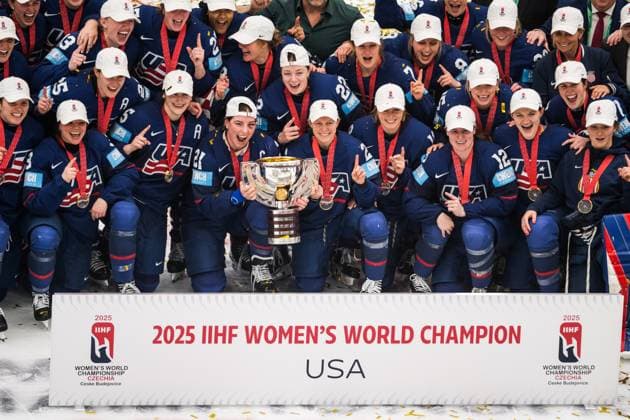 Sport Themen der Woche KW16 Sport Bilder des Tages US players with trophy celebrate after winning the Ice hockey, Eishockey IIHF WomenÂ s World Championship, WM, Weltmeisterschaft the gold medal match USA vs Canada, Ceske Budejovice, Czech Republic, April 20, 2025. (CTKxPhoto PetrxSkrivanek) CTKPhotoP2025042005696  CTKPhotoP2025042005696