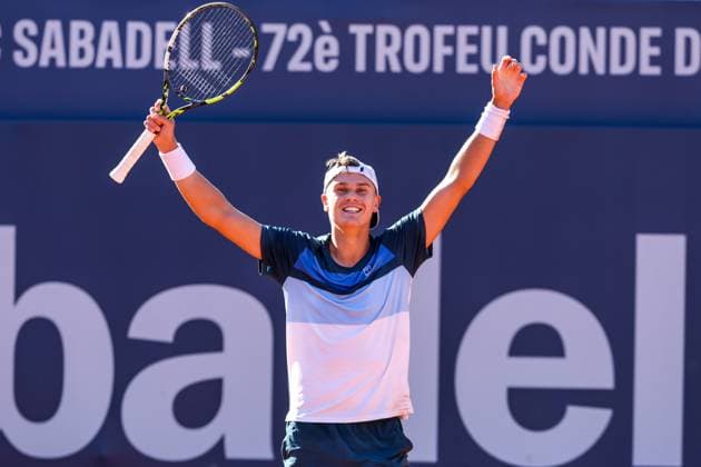 Sport Bilder des Tages Barcelona open Banc Sabadell 2025, Real Club De Tennis Holger Rune of Denmark celebrates after winning the Final Match against Carlos Alcaraz of Spain during the Barcelona Open Banc Sabadell 2025 at Real Club De Tenis Barcelona on April 20, 2025 in Barcelona, Spain barcelona Real Club De Tenis Barcelona on catalunya spain Copyright: xYoussefxLoulidix