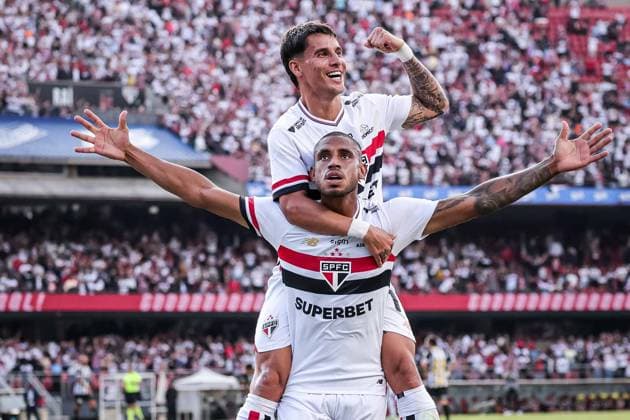 Bilder des Jahres 2025, Sport 04 April Sao Paulo x Santos SAO PAULO (SP), 04 20 2025 - FOOTBALL - BRAZILIAN SAO PAULO x SANTOS MORUMBIS match between Sao Paulo and Santos, valid for the 5th round of the Brazilian Championship Series A 2025 held at the Morumbis stadium, Sao Paulo, on the afternoon of this Sunday (20). IMAGO Caio de Sousa Sao Paulo Brasil Copyright: xCaioxdexSousax