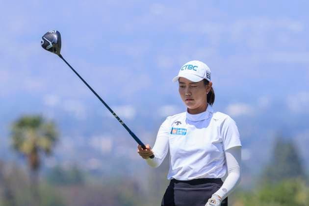 April 20, 2025, Tarzana, California, USA: Miranda Wang lines up her tee shot during the final round of the JM Eagle LA Championship presented by Plastpro on Sunday April 20, 2025 at El Caballero Country Club in Tarzana, California. ARIANA RUIZ PI Tarzana USA - ZUMAp124 20250420_zaa_p124_051 Copyright: xArianaxRuizx