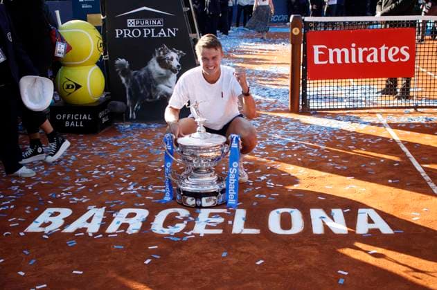Sport Themen der Woche KW16 April 20, 2025, Sabadell, Barcelona, Spain: Barcelona Spain 20.04.2025 Holger Rune (Denmark) poses with the Barcelona Open title in the match between Carlos Alcaraz (Spain) and Holger Rune (Denmark) during the Day 7 of the Barcelona Open Banc Sabadell Godo on 20 April 2025 in Barcelona. Sabadell Spain - ZUMAu50_ 20250420_zsp_u50_003 Copyright: xXavixUrgelesx