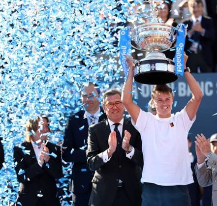 April 20, 2025, Sabadell, Barcelona, Spain: Barcelona Spain 20.04.2025 Holger Rune (Denmark) lifts the Barcelona Open title in the match between Carlos Alcaraz (Spain) and Holger Rune (Denmark) during the Day 7 of the Barcelona Open Banc Sabadell Godo on 20 April 2025 in Barcelona. Sabadell Spain - ZUMAu50_ 20250420_zsp_u50_050 Copyright: xXavixUrgelesx