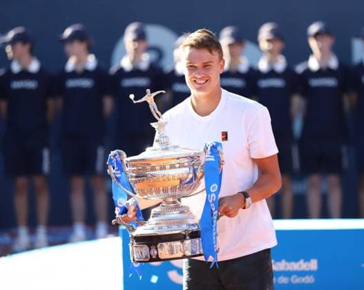 April 20, 2025, Sabadell, Barcelona, Spain: Barcelona Spain 20.04.2025 Holger Rune (Denmark) lifts the Barcelona Open title in the match between Carlos Alcaraz (Spain) and Holger Rune (Denmark) during the Day 7 of the Barcelona Open Banc Sabadell Godo on 20 April 2025 in Barcelona. Sabadell Spain - ZUMAu50_ 20250420_zsp_u50_081 Copyright: xXavixUrgelesx