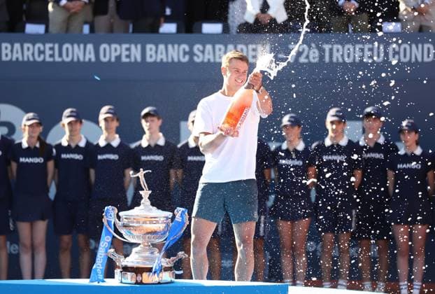 April 20, 2025, Sabadell, Barcelona, Spain: Barcelona Spain 20.04.2025 Holger Rune (Denmark) celebrates his victory with cava in the match between Carlos Alcaraz (Spain) and Holger Rune (Denmark) during the Day 7 of the Barcelona Open Banc Sabadell Godo on 20 April 2025 in Barcelona. Sabadell Spain - ZUMAu50_ 20250420_zsp_u50_091 Copyright: xXavixUrgelesx