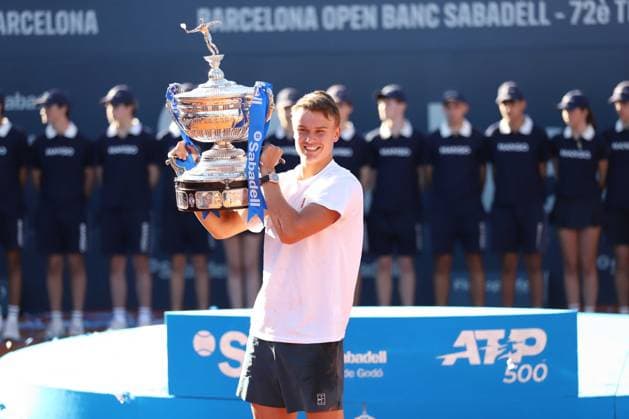 April 20, 2025, Sabadell, Barcelona, Spain: Barcelona Spain 20.04.2025 Holger Rune (Denmark) lifts the Barcelona Open title in the match between Carlos Alcaraz (Spain) and Holger Rune (Denmark) during the Day 7 of the Barcelona Open Banc Sabadell Godo on 20 April 2025 in Barcelona. Sabadell Spain - ZUMAu50_ 20250420_zsp_u50_092 Copyright: xXavixUrgelesx