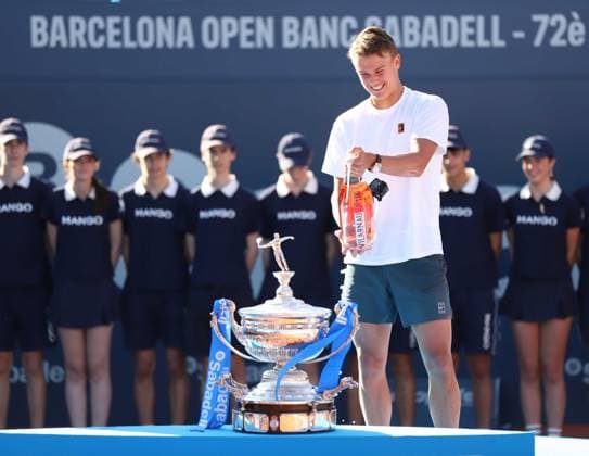 April 20, 2025, Sabadell, Barcelona, Spain: Barcelona Spain 20.04.2025 Holger Rune (Denmark) celebrates his victory with cava in the match between Carlos Alcaraz (Spain) and Holger Rune (Denmark) during the Day 7 of the Barcelona Open Banc Sabadell Godo on 20 April 2025 in Barcelona. Sabadell Spain - ZUMAu50_ 20250420_zsp_u50_135 Copyright: xXavixUrgelesx