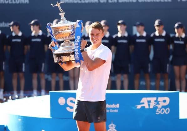 April 20, 2025, Sabadell, Barcelona, Spain: Barcelona Spain 20.04.2025 Holger Rune (Denmark) lifts the Barcelona Open title in the match between Carlos Alcaraz (Spain) and Holger Rune (Denmark) during the Day 7 of the Barcelona Open Banc Sabadell Godo on 20 April 2025 in Barcelona. Sabadell Spain - ZUMAu50_ 20250420_zsp_u50_150 Copyright: xXavixUrgelesx