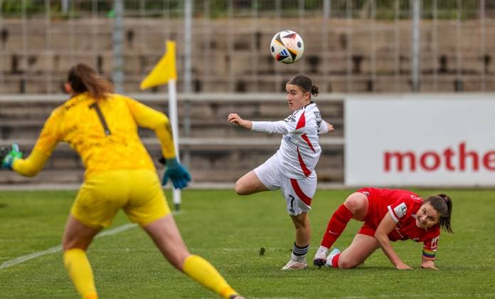 GER, Freiburg, SC Freiburg II vs FC Nürnberg, 2 Frauen Bundesliga, Fußball, DFB, Spielzeit 2024 2025, Möslestadion, 22 Spieltag, im Bild v l Marina Scholz FC Nürnberg 7 , Leonie Lorenz SC Freiburg II 5 DFB DFL REGULATIONS PROHIBIT ANY USE OF PHOTOGRAPHS AS IMAGE SEQUENCES AND OR QUASI VIDEO, 20 04 2025, Copyright: HMBxMedia HendrikxHamelau