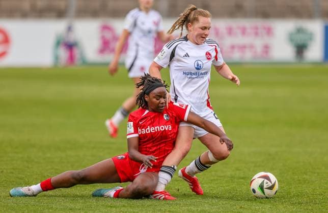 GER, Freiburg, SC Freiburg II vs FC Nürnberg, 2 Frauen Bundesliga, Fußball, DFB, Spielzeit 2024 2025, Möslestadion, 22 Spieltag, im Bild v l Almas Traore SC Freiburg II 22 , Madeleine Steck FC Nürnberg DFB DFL REGULATIONS PROHIBIT ANY USE OF PHOTOGRAPHS AS IMAGE SEQUENCES AND OR QUASI VIDEO, 20 04 2025, Copyright: HMBxMedia HendrikxHamelau