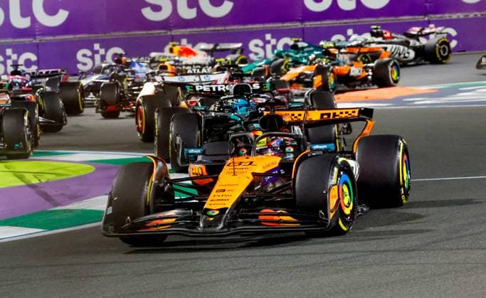 Start, 81 Oscar Piastri AUS, McLaren F1 Team , F1 Grand Prix of Saudi Arabia at Jeddah Corniche Circuit on April 20, 2025 in Jeddah, Saudi Arabia Photo by HOCH ZWEI Jeddah Saudi Arabia