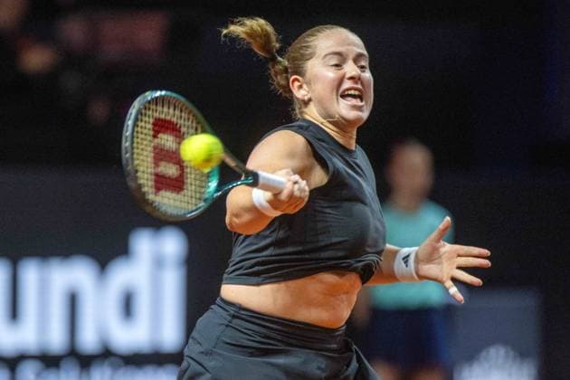Jelena Ostapenko LAT xettx, Germany, Stuttgart, 21 04 2025, Tennis, 48 Porsche Tennis Grand Prix, 2025, Final, A Sabalenka J Ostapenko LAT , Porsche Arena Photo A2 Bildagentur Peter Hartenfelser