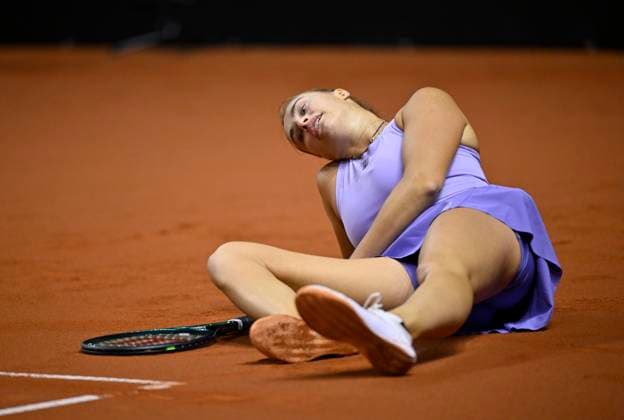 Aryna Sabalenka BLR disappointed stumbled on the ground Tennis Ladies Porsche Cup Porsche Tennis Grand Prix GP Stuttgart 2025 Porsche Arena 21 04 2024 DFL REGULATIONS PROHIBIT ANY USE OF PHOTOGRAPHS AS IMAGE SEQUENCES AND OR QUASI VIDEO Tennis Ladies Porsche Cup Porsche Tennis Grand Prix GP Stuttgart 2025