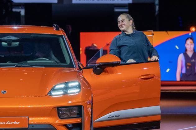Jelena Ostapenko proudly climbs into her new Porsche Macan, Aryna Sabalenka vs Jelena Ostapenko, Tennis, Porsche Tennis Grand Prix, Center Court, Womens Singles, Final, Season 2025, 21 04 2025, Aryna Sabalenka vs Jelena Ostapenko, Tennis, Porsche Tennis Grand Prix, Center Court, Womens Singles, Final, Season 2025, 21 04 2025, Stuttgart Copyright: xEibner-Pressefoto EdwardxCheungx EP_ECG