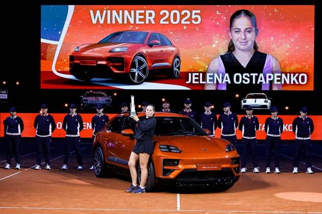 Winner of the Porsche Tennis Grand Prix GP Stuttgart 2025 is Jelena Ostapenko Victory jump with the trophy in her hand Final Aryna Sabalenka vs Jelena Ostapenko LAT GER, Porsche Tennis Grand Prix GP Stuttgart 2025, WTA500, 21 04 2025 GER, Porsche Tennis Grand Prix GP Stuttgart 2025, WTA500, 21 04 2025 Stuttgart Copyright: xEibner-Pressefoto RogerxBuerkex EP