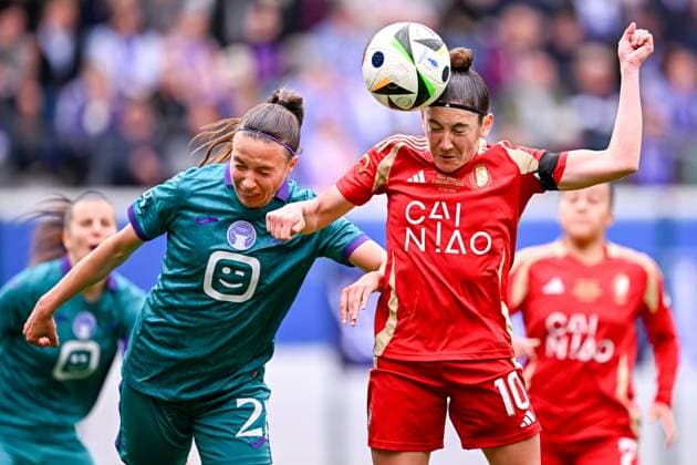 RSCA Women v Standard Femina - Belgian Women Cup Final 2025 LEUVEN, BELGIUM - APRIL 21 : Vanwynsberghe Silke defender of RSA Women and Gelders Noemi forward of Standard Femina during the Belgian Women Cup Final 2025 match between RSCA Women and Standard Femina on April 21, 2025 in Leuven, Belgium, 21 04 2025  Copyright: xTomasxSiskx