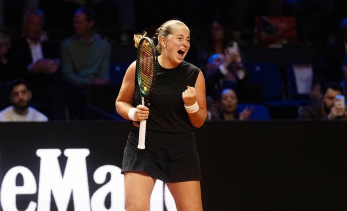 21 04 25 Porsche Tennis Grand Prix Germany, Stuttgart, 21 04 2025, Tennis, Porsche Tennis Grand Prix 2025 Stuttgart Jelena Ostapenko Winner Cheers